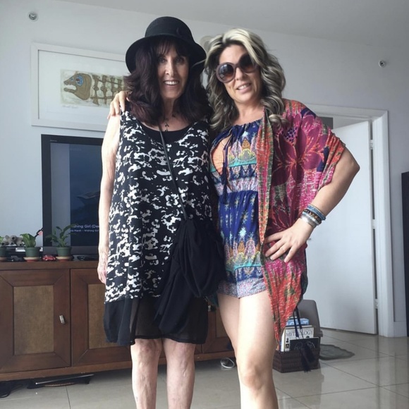 Meet your Posher, Gloria - Picture 1 of 1